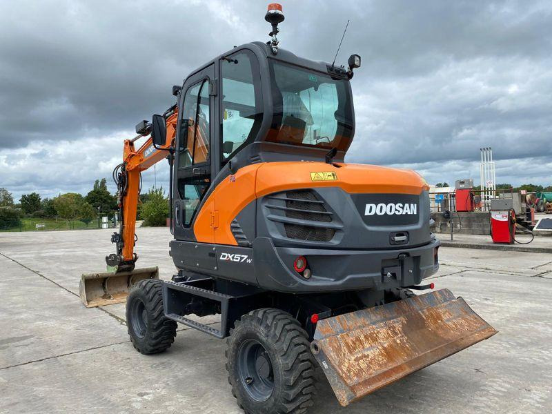 Doosan DX57W - Wheel excavator: picture 2 Doosan DX57W - Wheel excavator: picture 2