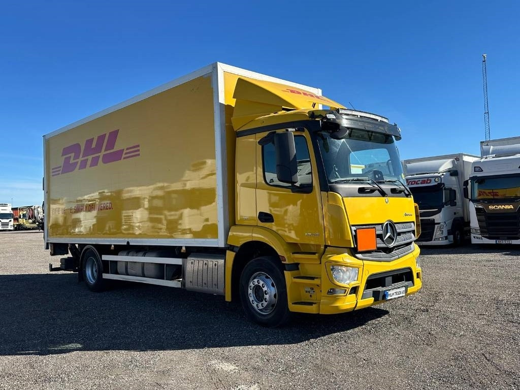 Mercedes-Benz Antos 1832 L 9681 - Box truck: picture 2 Mercedes-Benz Antos 1832 L 9681 - Box truck: picture 2