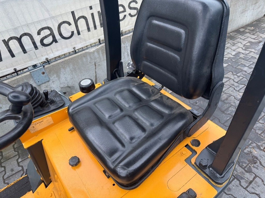 GiANT B204SW - Compact loader: picture 5 GiANT B204SW - Compact loader: picture 5