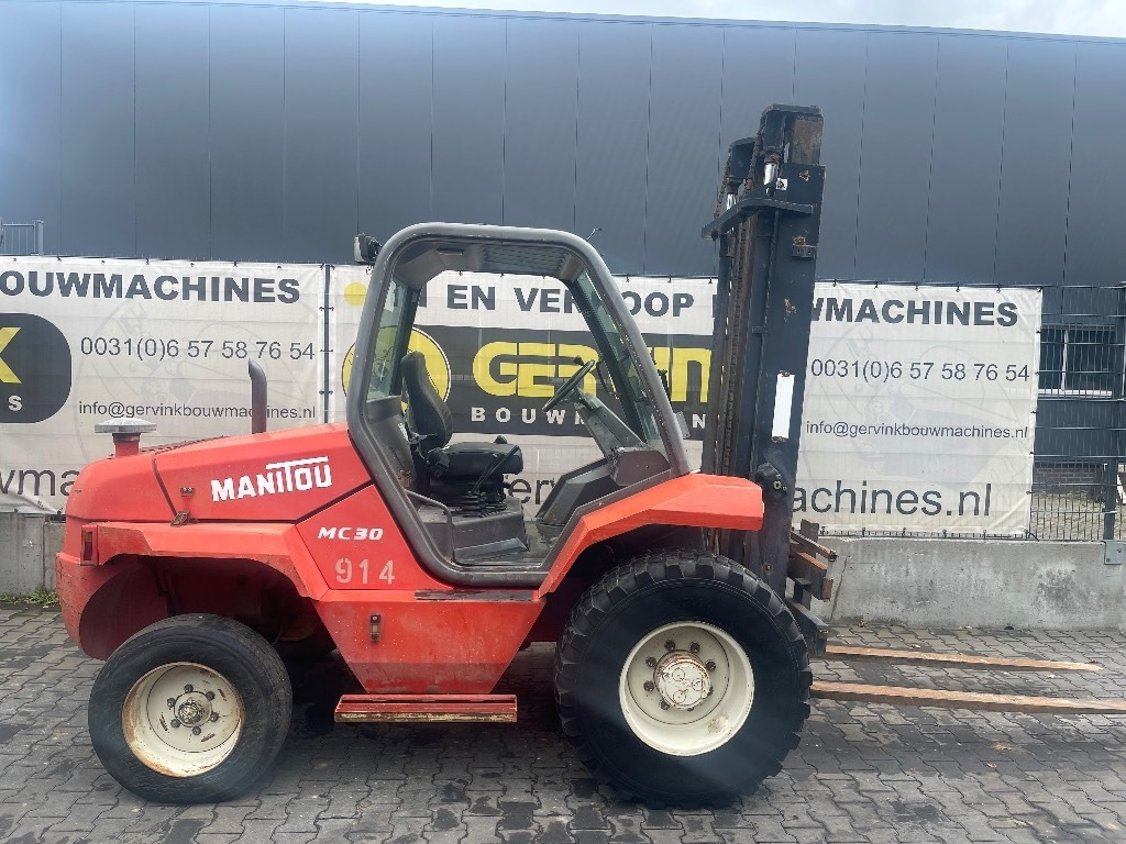 Manitou MC 30 - Rough terrain forklift: picture 4 Manitou MC 30 - Rough terrain forklift: picture 4