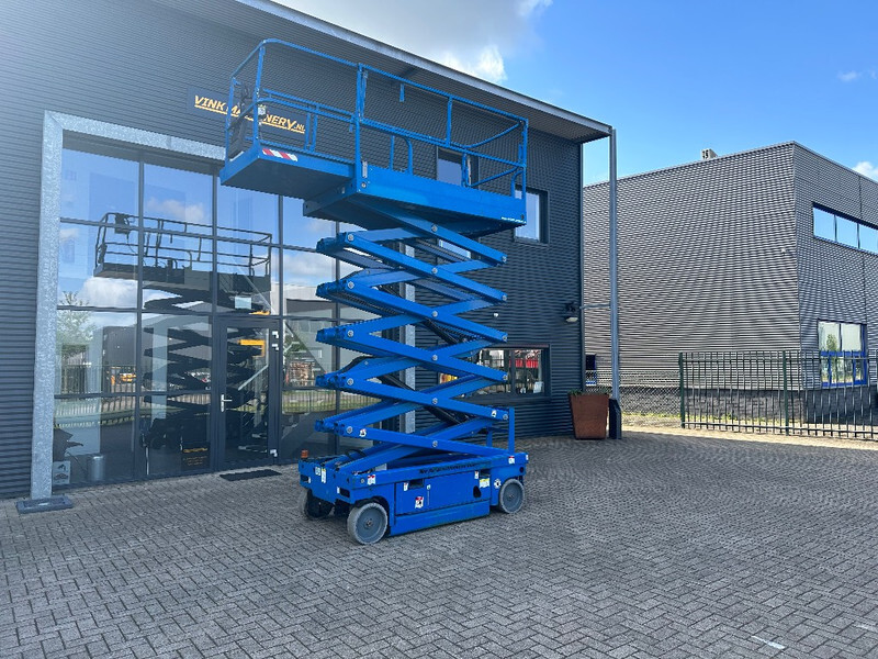 Haulotte Compact 14 - Scissor lift: picture 2 Haulotte Compact 14 - Scissor lift: picture 2