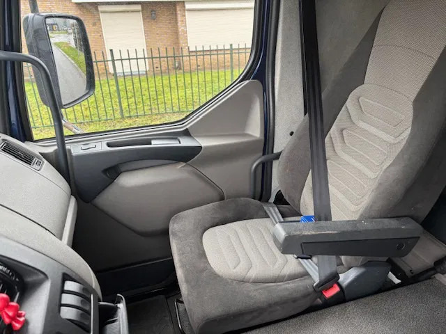 Curtainsider truck DAF LF 45 210 curtainslider open top roof steel transport MOT 04-2026: picture 20 Curtainsider truck DAF LF 45 210 curtainslider open top roof steel transport MOT 04-2026: picture 20