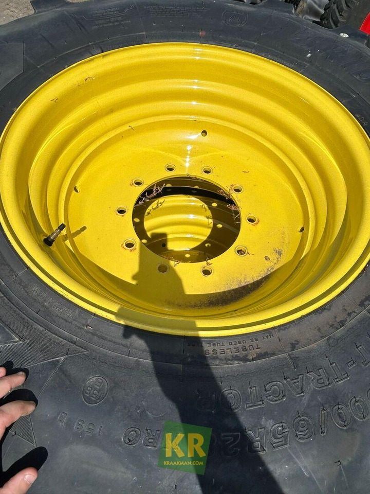 Banden Bridgestone Bridgestone - Wheel and tire package for Agricultural machinery: picture 1 Banden Bridgestone Bridgestone - Wheel and tire package for Agricultural machinery: picture 1