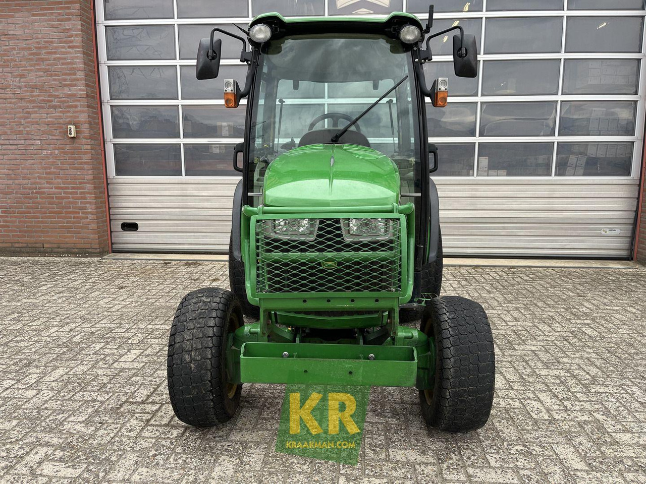 John Deere 3038R - Compact tractor: picture 2 John Deere 3038R - Compact tractor: picture 2