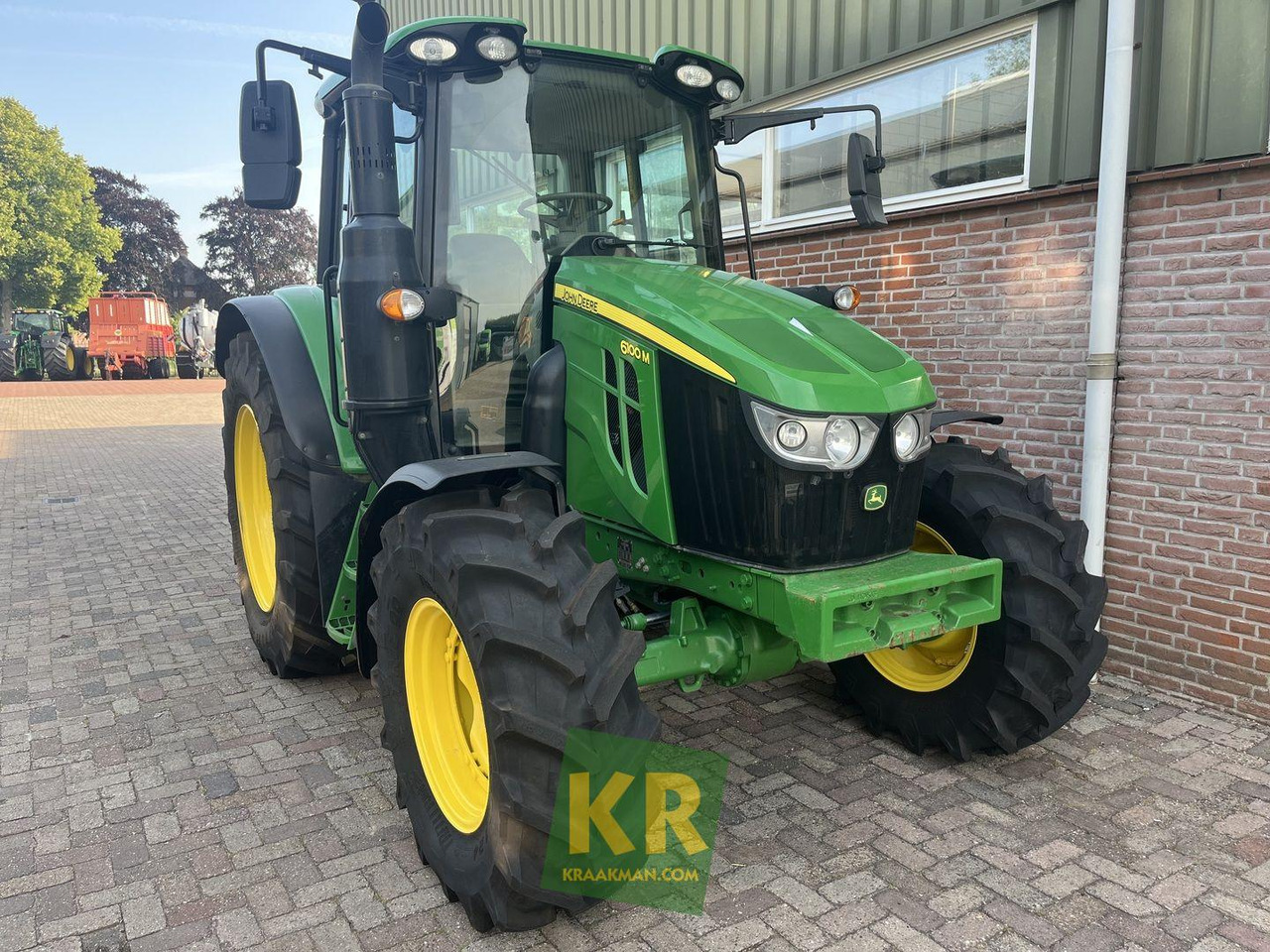 Farm tractor John Deere 6100M: picture 8