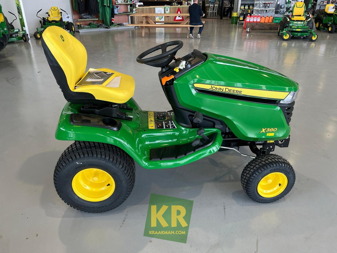 John Deere X380 - Garden mower: picture 5 John Deere X380 - Garden mower: picture 5