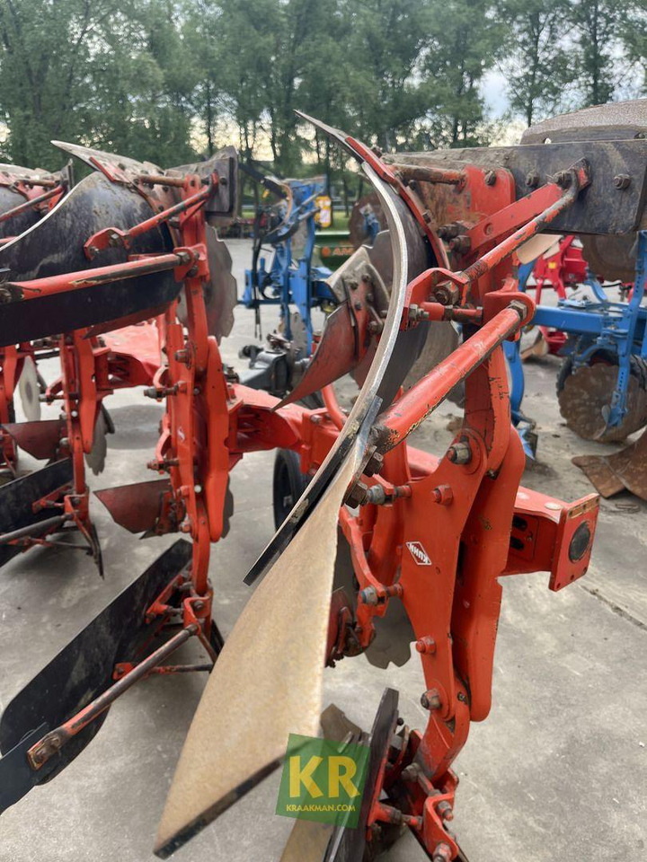 Kuhn VARI MASTER 121 - Plow: picture 2 Kuhn VARI MASTER 121 - Plow: picture 2