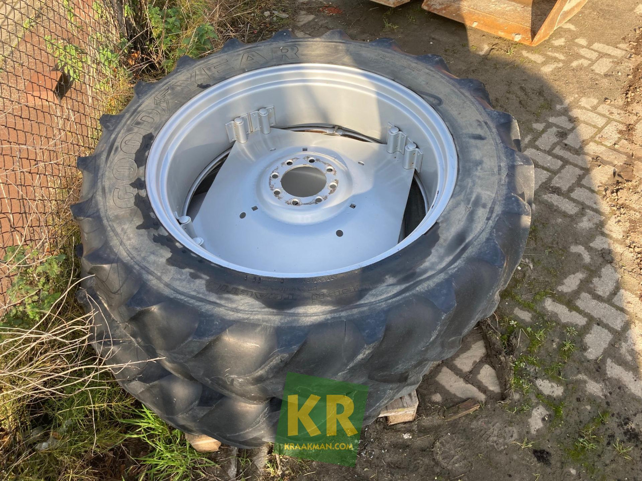 Onderdelen JD John Deere - Wheel and tire package for Agricultural machinery: picture 2 Onderdelen JD John Deere - Wheel and tire package for Agricultural machinery: picture 2