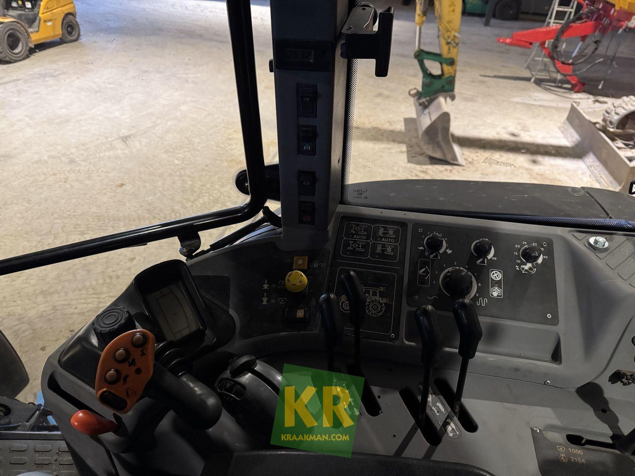 TM190 New Holland - Farm tractor: picture 2 TM190 New Holland - Farm tractor: picture 2