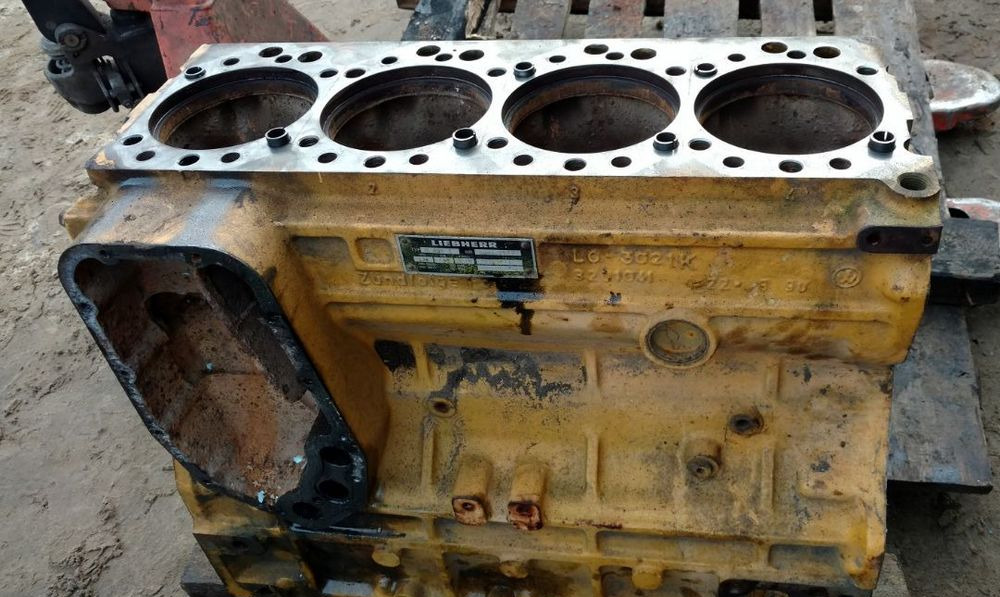 Blok Silnika LIEBHERR D904 D 904 NA 904 T CZĘŚCI WAŁ KORBOWY GŁOWICA TŁOK - Cylinder block for Construction machinery: picture 3 Blok Silnika LIEBHERR D904 D 904 NA 904 T CZĘŚCI WAŁ KORBOWY GŁOWICA TŁOK - Cylinder block for Construction machinery: picture 3