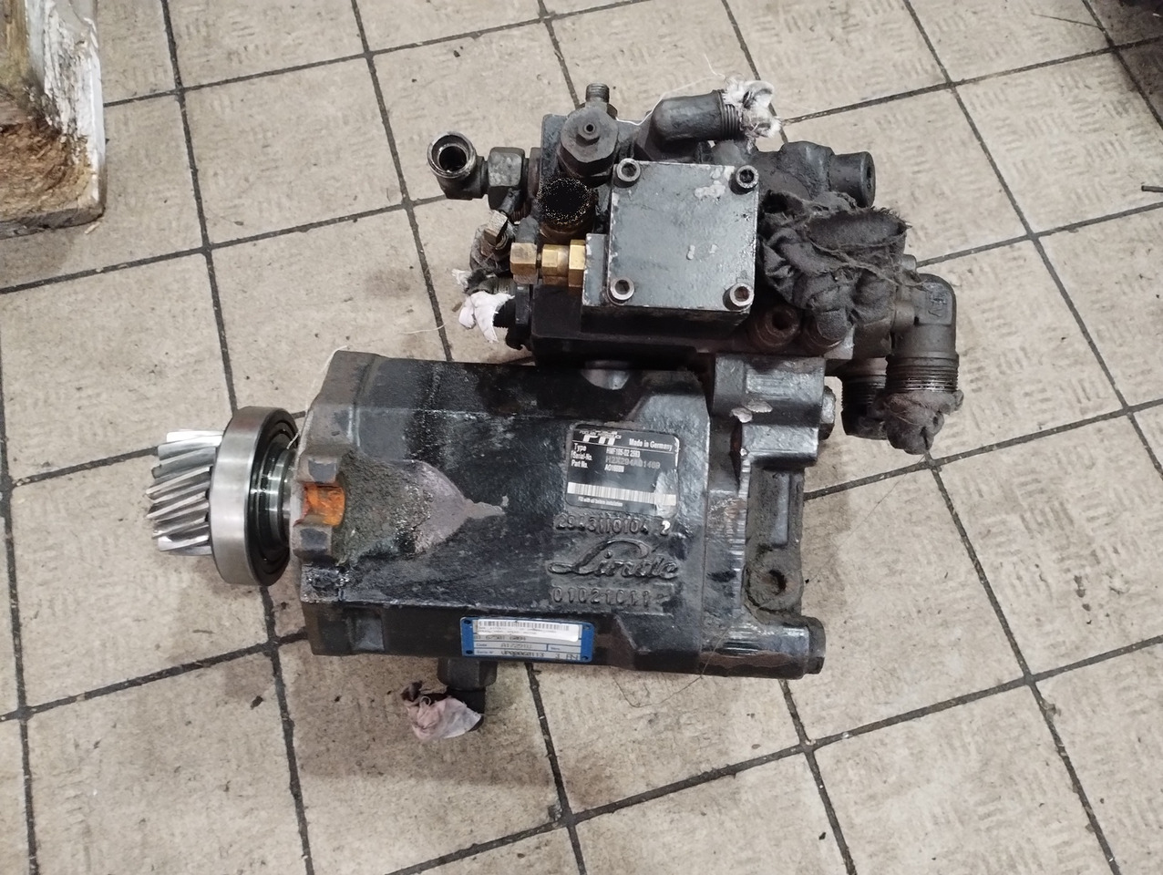 MAN POMPA ROZDZIELACZ NAPEDU HYDRODRIVE MAN TGA TGS 81676506105 81675016084 - Axle and parts: picture 1 MAN POMPA ROZDZIELACZ NAPEDU HYDRODRIVE MAN TGA TGS 81676506105 81675016084 - Axle and parts: picture 1