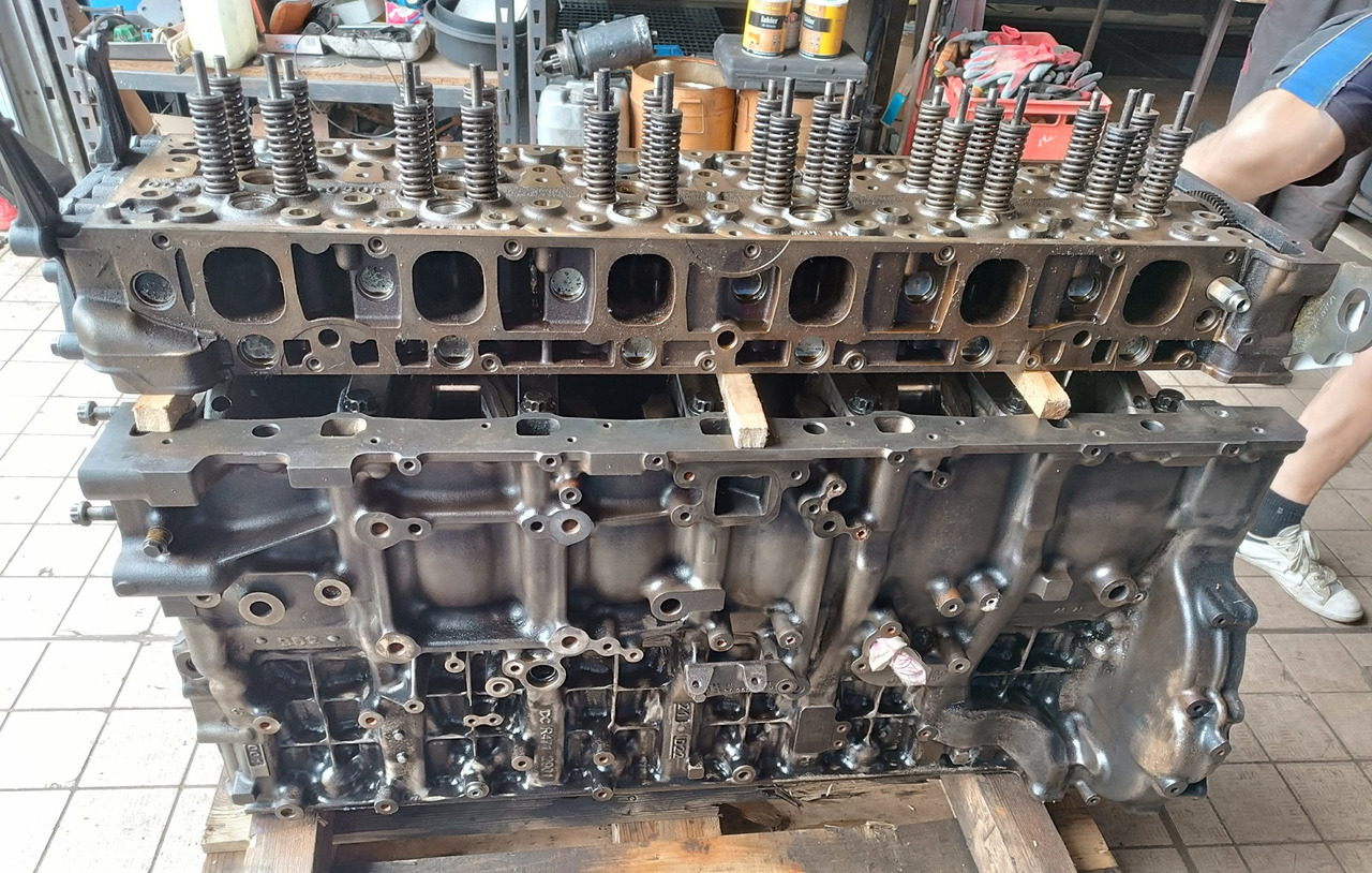 Mercedes Actros MP4 MP5 OM471 471 926 ENGINE HEAD - Engine and parts: picture 3 Mercedes Actros MP4 MP5 OM471 471 926 ENGINE HEAD - Engine and parts: picture 3