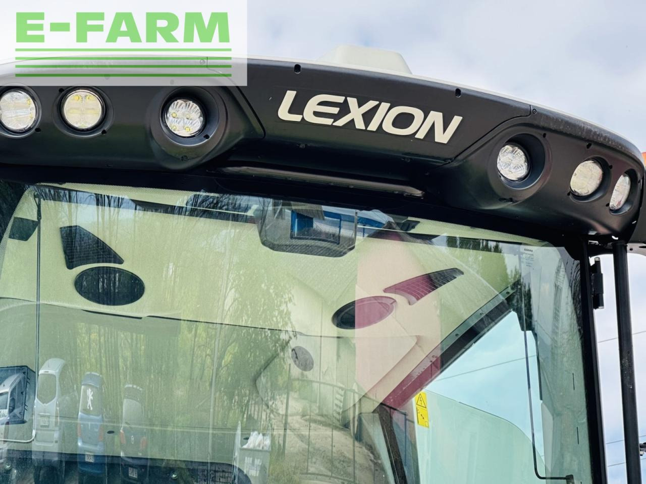 Combine harvester CLAAS LEXION 8800 TT E5: picture 10