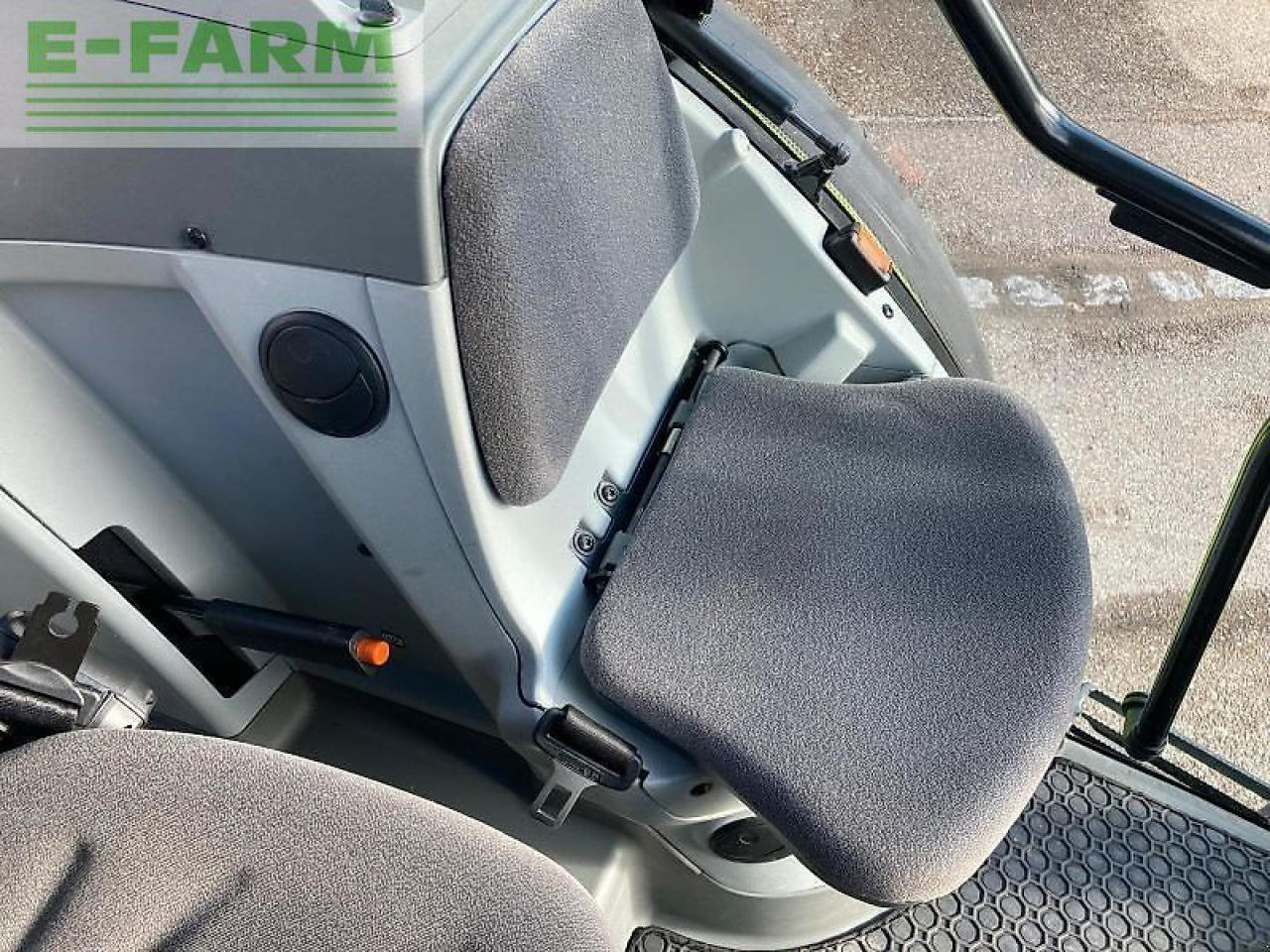 Farm tractor CLAAS arion 430 cis: picture 9
