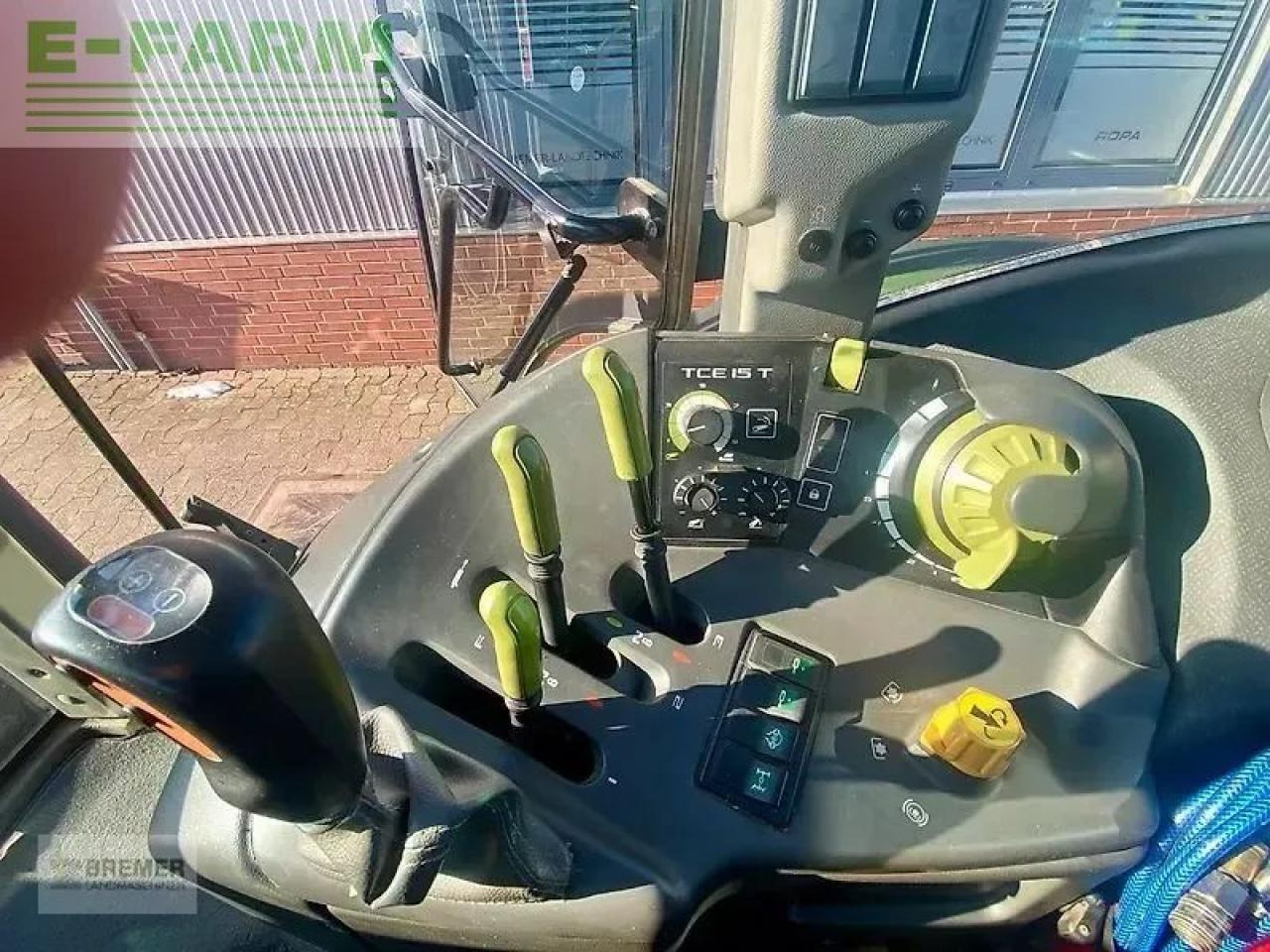 Farm tractor CLAAS arion 620 c C: picture 24
