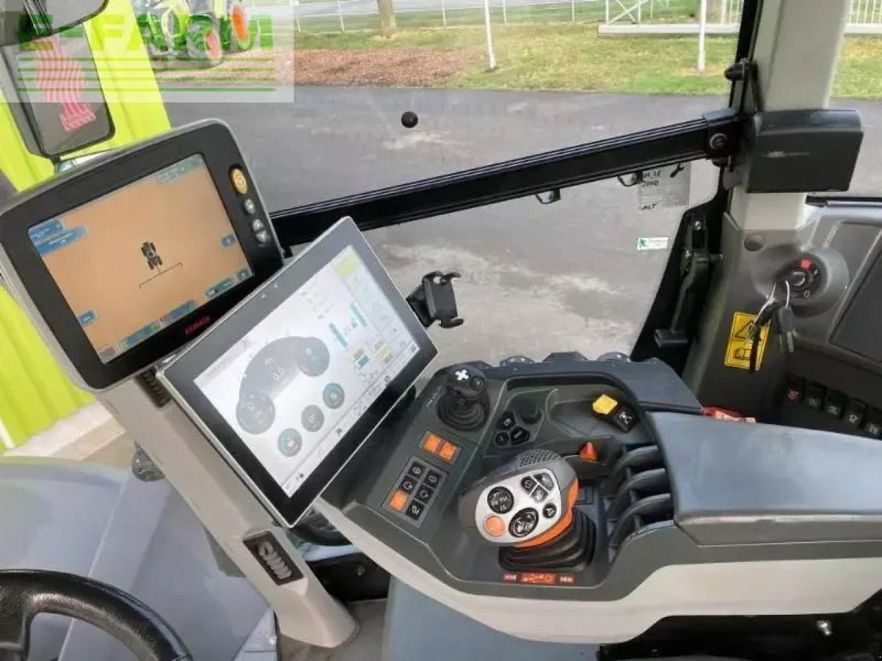 Farm tractor CLAAS xerion 4200 trac vc TRAC VC: picture 11