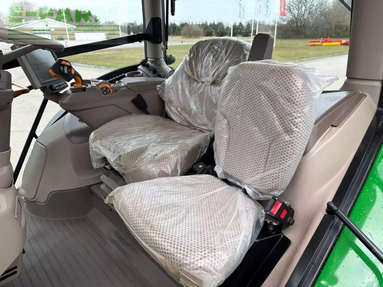 John Deere 6145r - Farm tractor: picture 4 John Deere 6145r - Farm tractor: picture 4