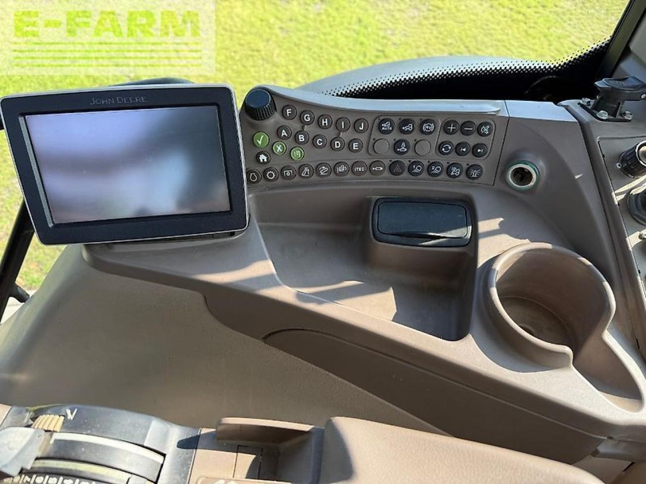 Farm tractor John Deere 6210r: picture 14