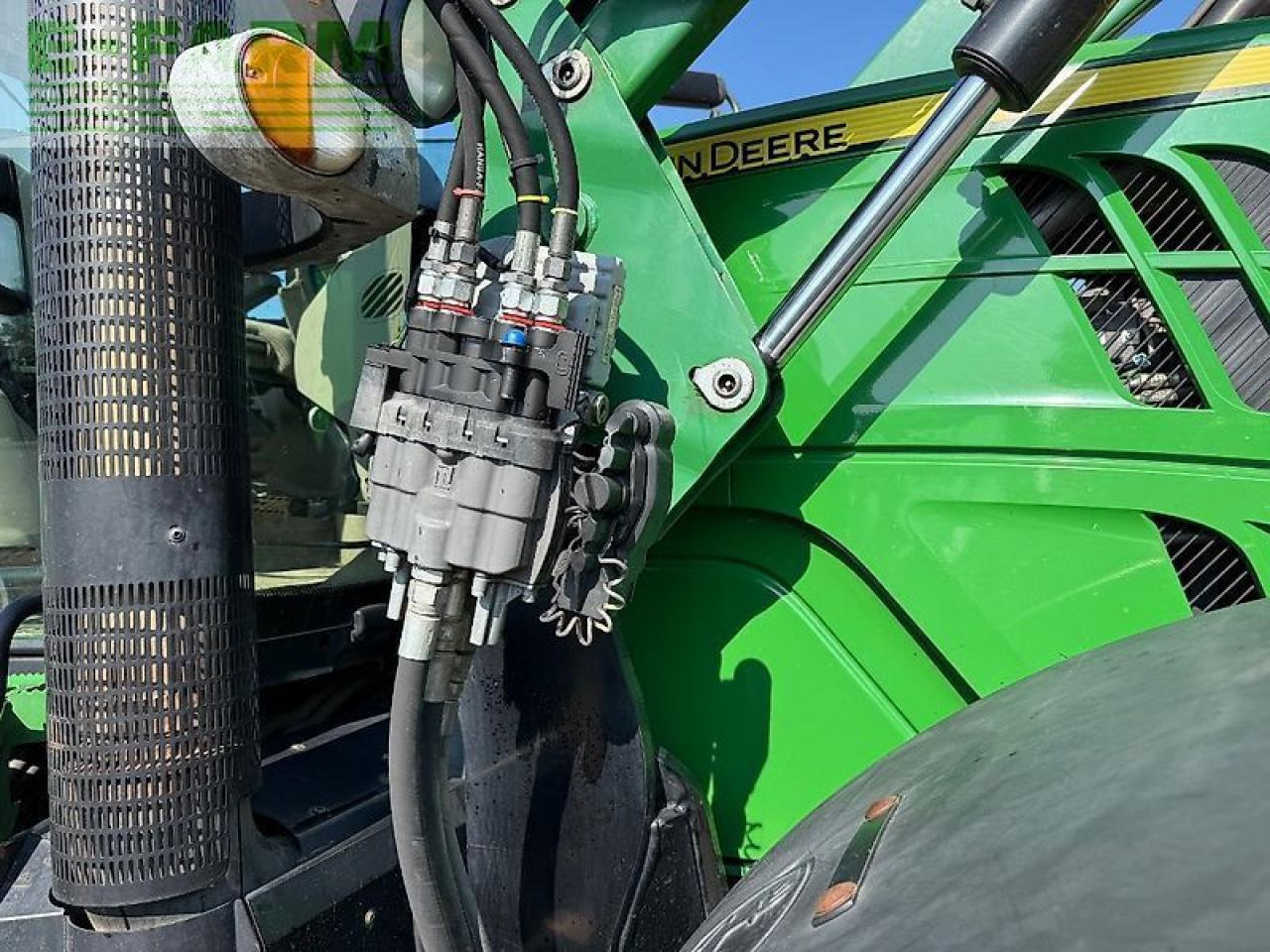 Farm tractor John Deere 6210r: picture 21