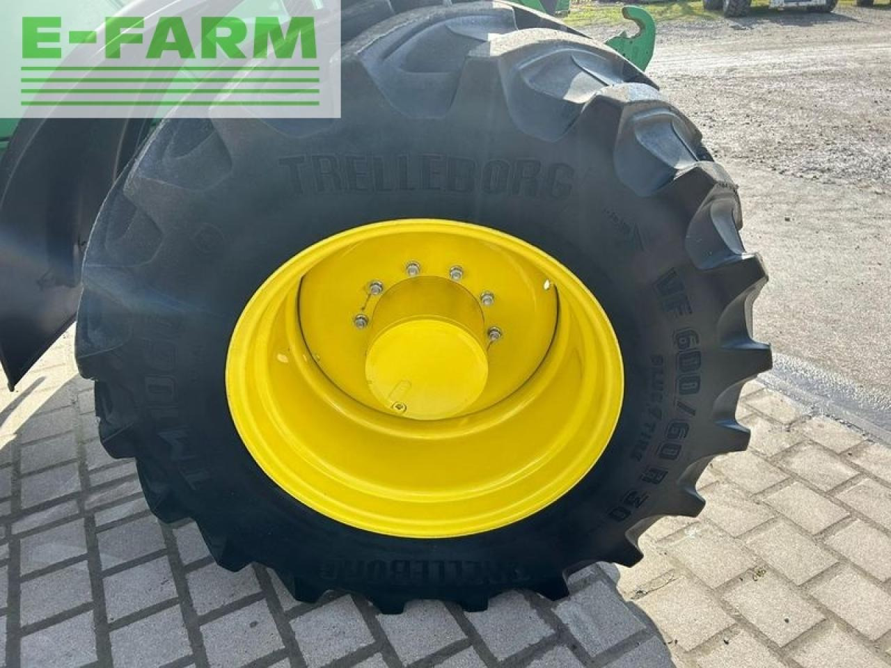 Farm tractor John Deere 6215r: picture 7