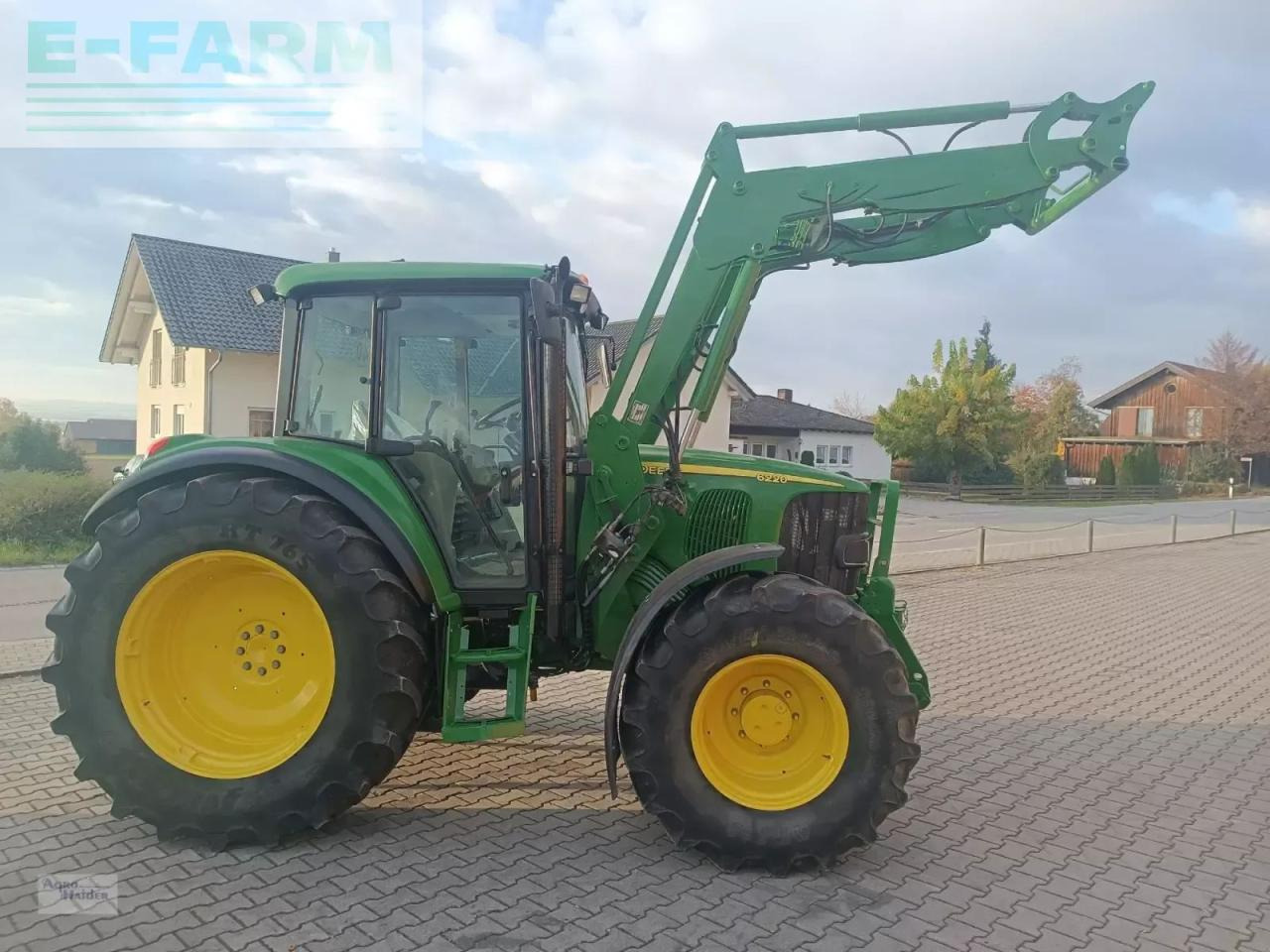 John Deere 6220se - Farm tractor: picture 3 John Deere 6220se - Farm tractor: picture 3