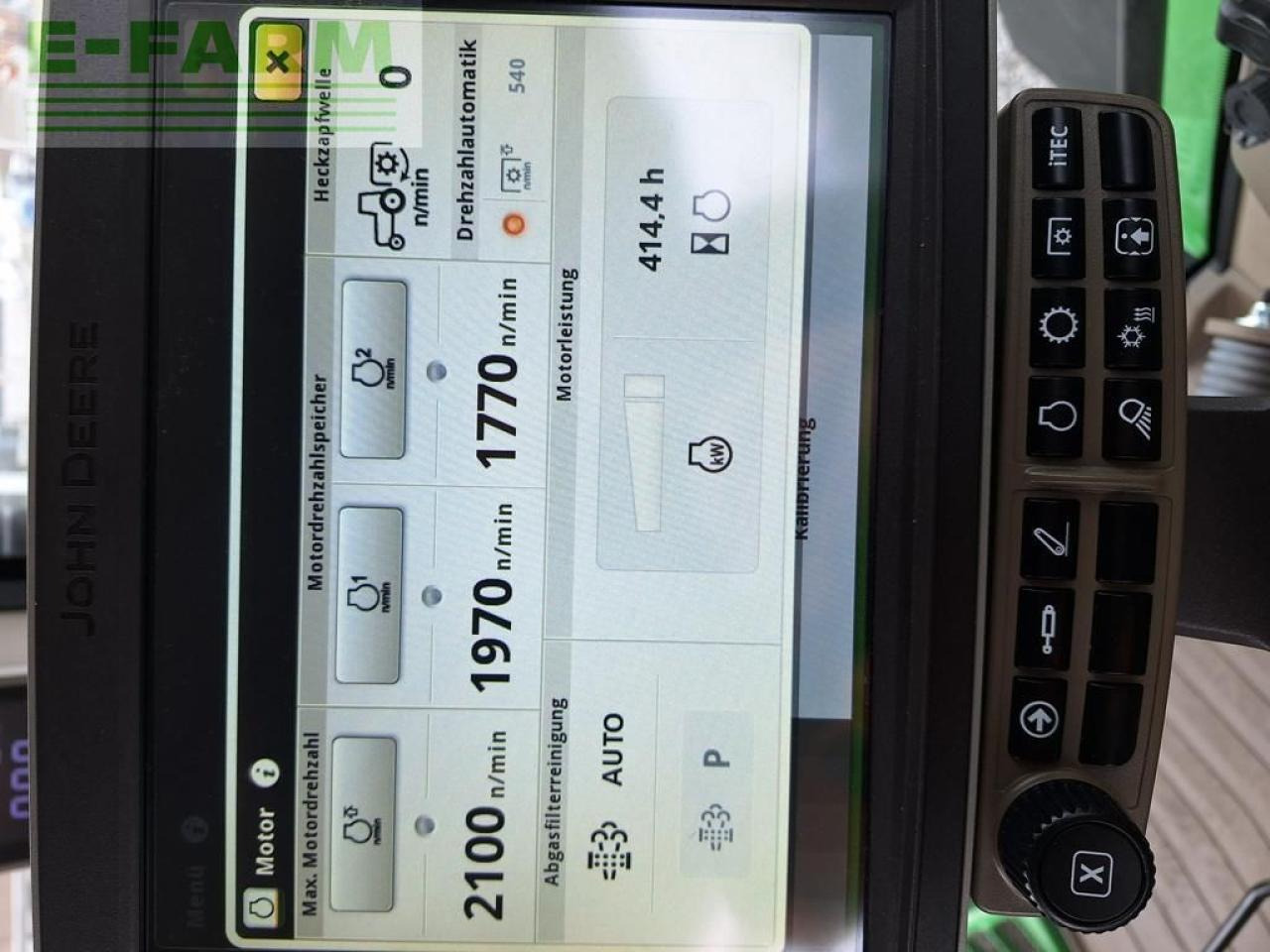 Farm tractor John Deere 7R 330: picture 20
