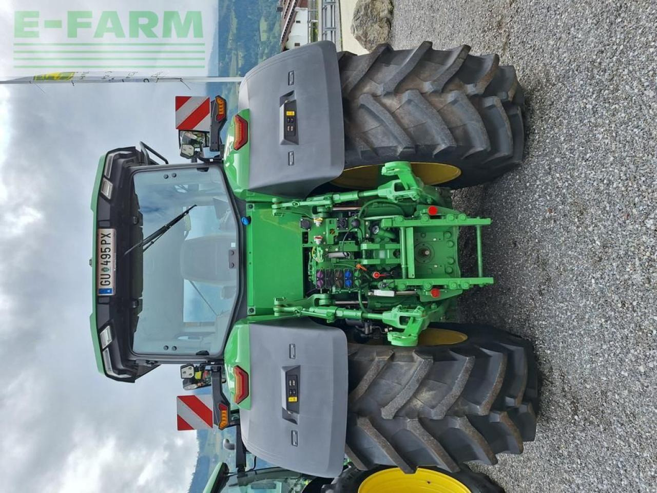 Farm tractor John Deere 7R 330: picture 7