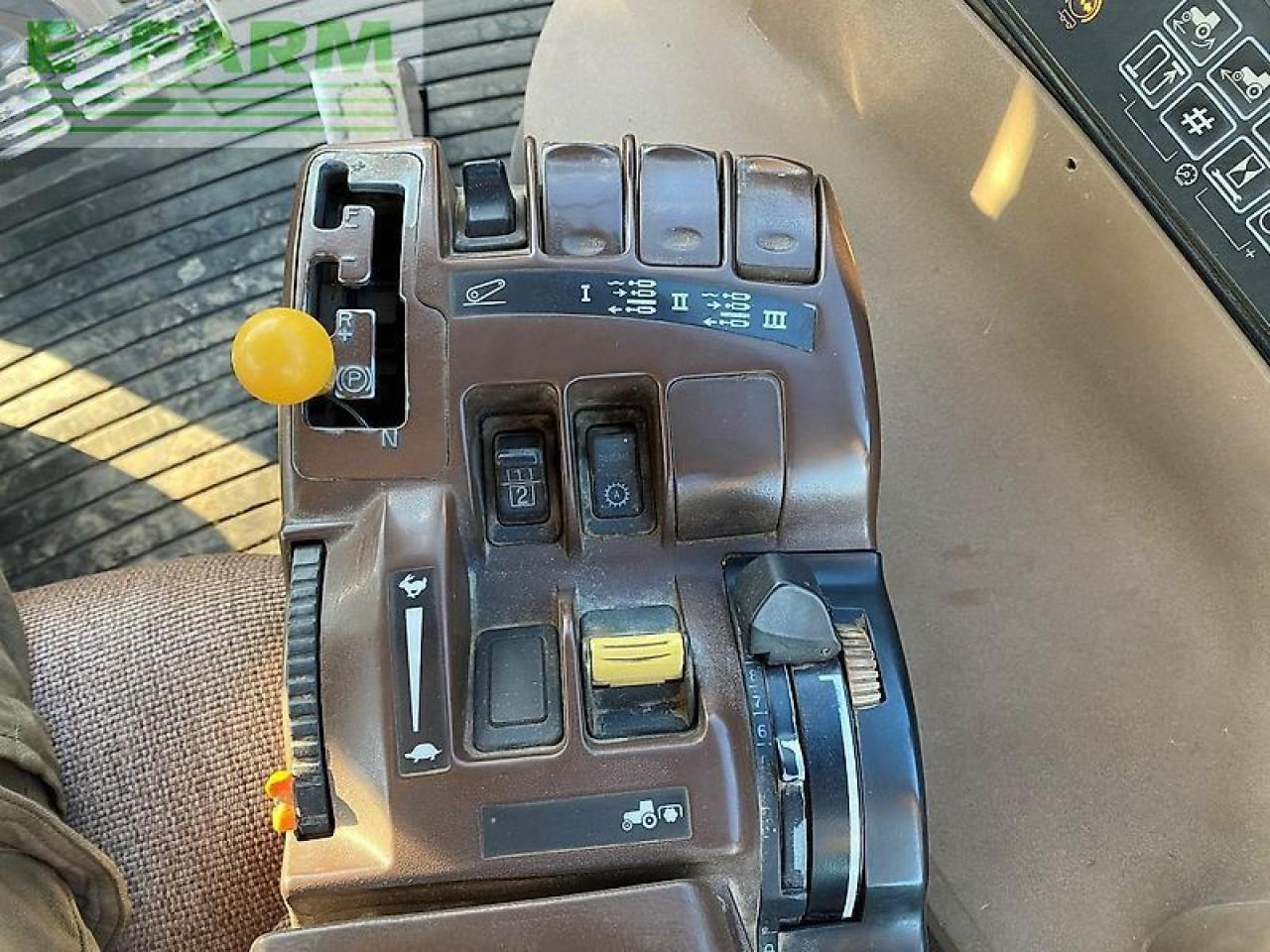 Farm tractor John Deere 8320: picture 33