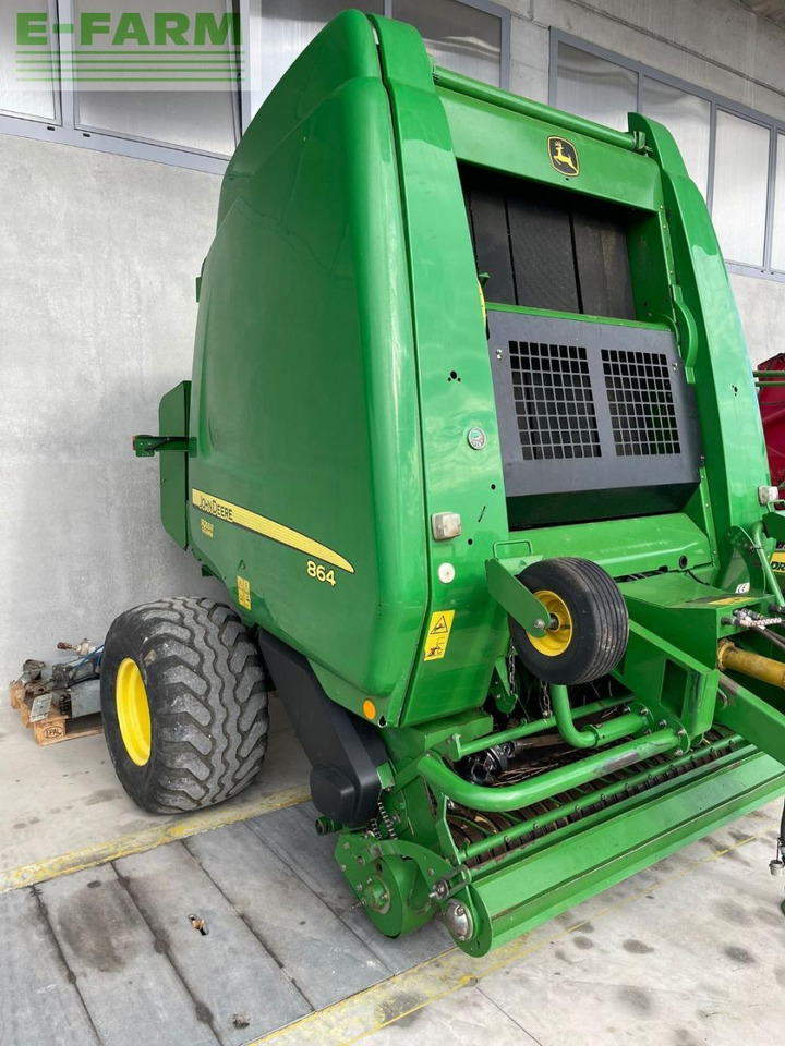 John Deere - Square baler: picture 1 John Deere - Square baler: picture 1