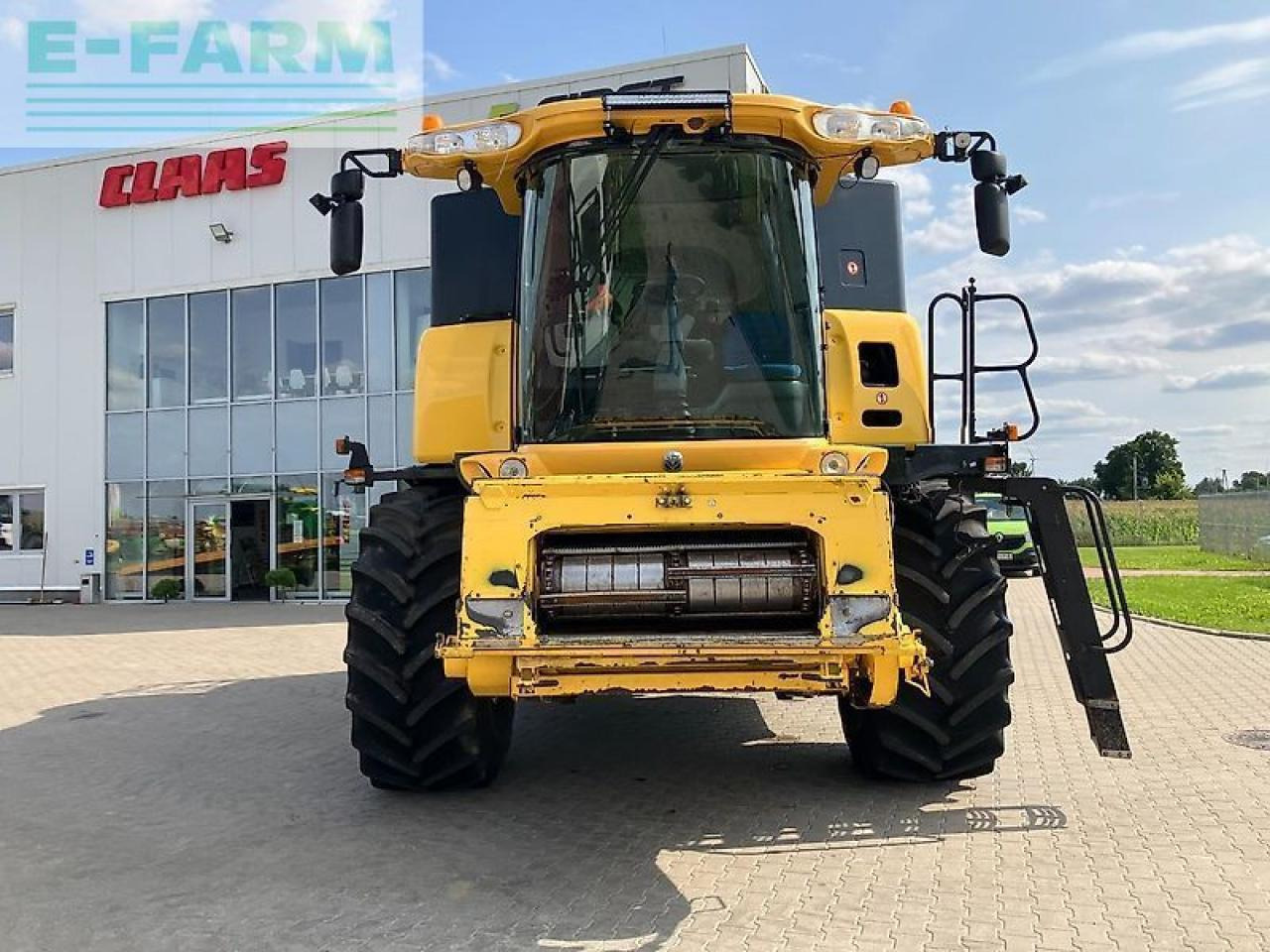 New Holland cr9090 - Combine harvester: picture 2 New Holland cr9090 - Combine harvester: picture 2