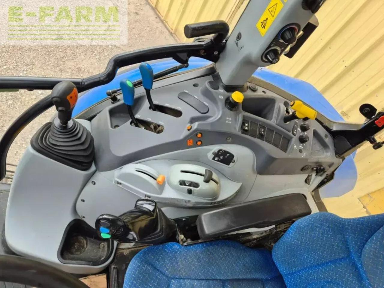 Farm tractor New Holland t5.95: picture 7