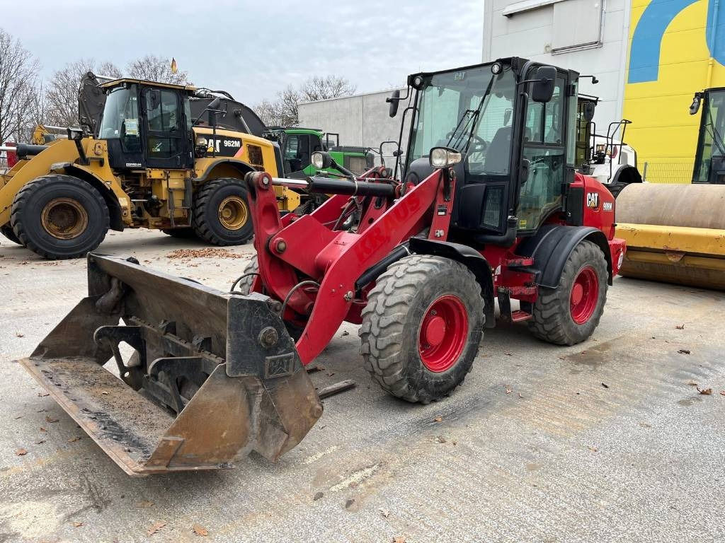 CAT 908 M, bis 35 km/h, Allrad, hydr. Schnellwechsler - Wheel loader: picture 1 CAT 908 M, bis 35 km/h, Allrad, hydr. Schnellwechsler - Wheel loader: picture 1