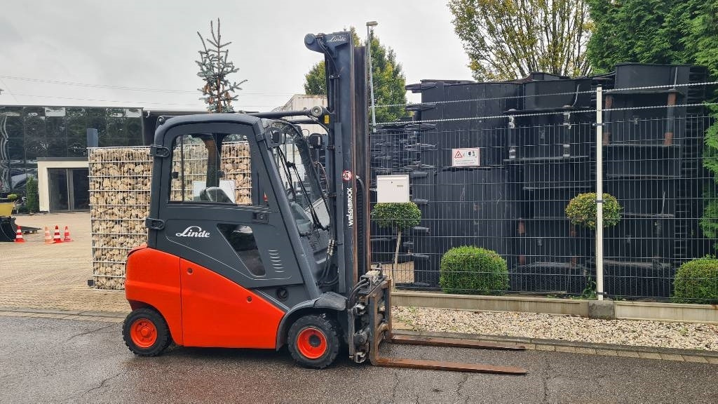 Linde H 20 D, Triplex, Seitenschieber, Positionierer  - Diesel forklift: picture 4 Linde H 20 D, Triplex, Seitenschieber, Positionierer  - Diesel forklift: picture 4