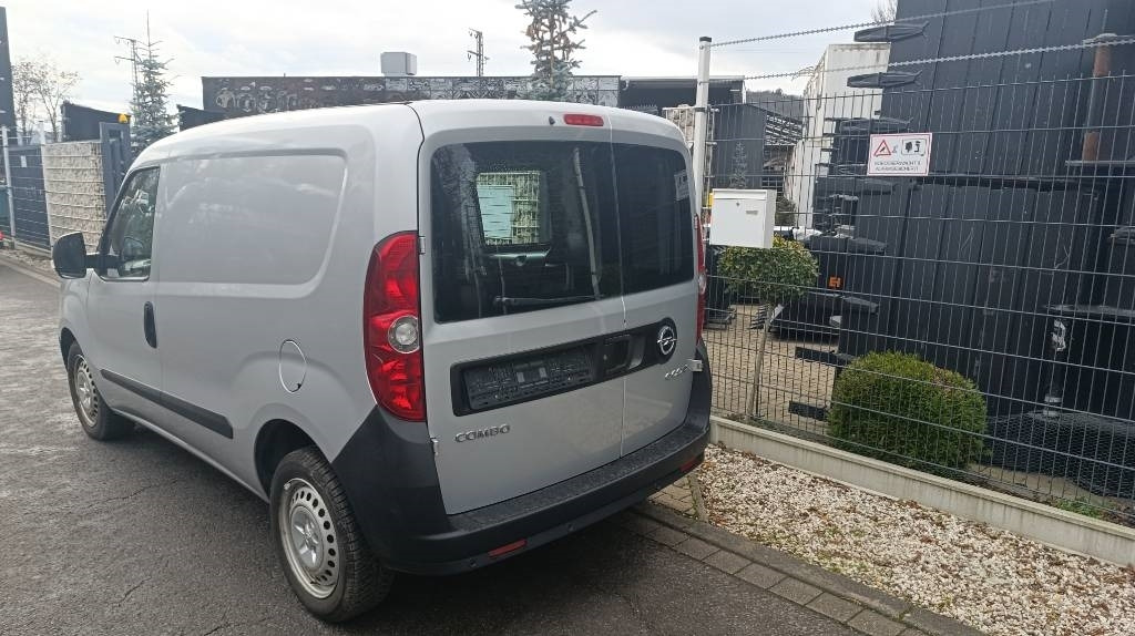 Lease a Opel Combo Kastenwagen Transp. Seitenschaden fahrbereit  Opel Combo Kastenwagen Transp. Seitenschaden fahrbereit: picture 10