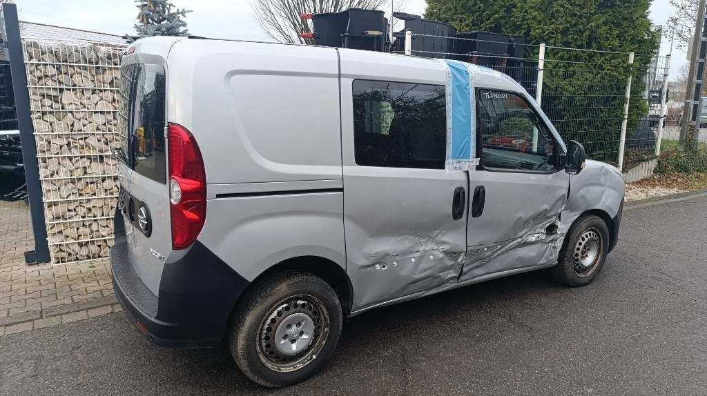 Lease a Opel Combo Kastenwagen Transp. Seitenschaden fahrbereit  Opel Combo Kastenwagen Transp. Seitenschaden fahrbereit: picture 19
