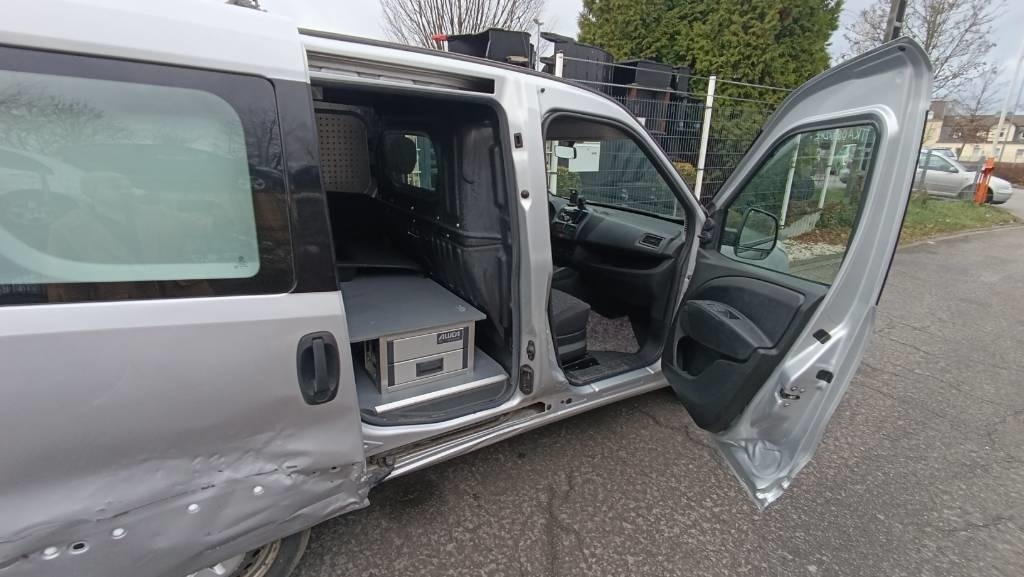 Lease a Opel Combo Kastenwagen Transp. Seitenschaden fahrbereit  Opel Combo Kastenwagen Transp. Seitenschaden fahrbereit: picture 40