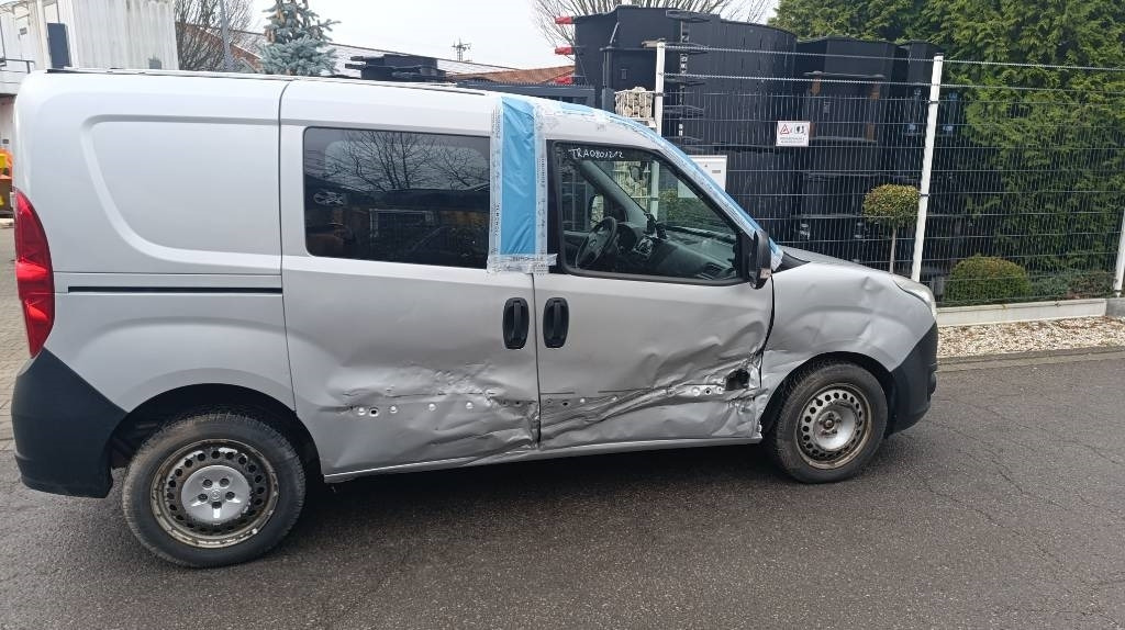 Lease a Opel Combo Kastenwagen Transp. Seitenschaden fahrbereit  Opel Combo Kastenwagen Transp. Seitenschaden fahrbereit: picture 33