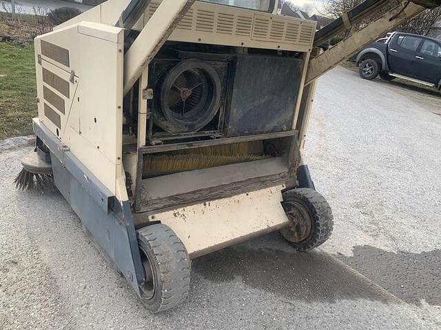 Road sweeper Amros 1250 Kehrmaschine: picture 11 Road sweeper Amros 1250 Kehrmaschine: picture 11