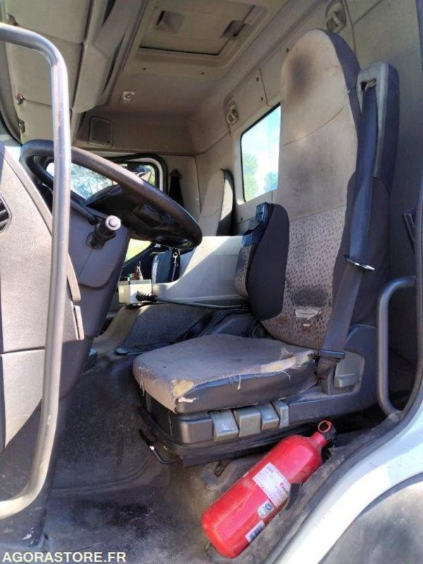 AZ-826-NR PORTEUR RENAULT PREMIUM 430 DXI 669120 kms 2010 - Hook lift truck: picture 5 AZ-826-NR PORTEUR RENAULT PREMIUM 430 DXI 669120 kms 2010 - Hook lift truck: picture 5