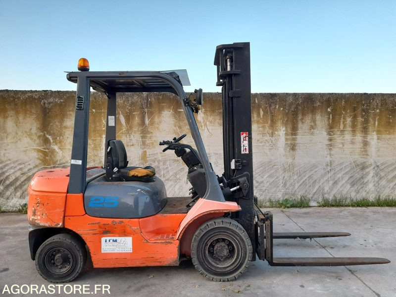 CHARIOT ELEVATEUR TOYOTA 627FDF25 - 2000 - Diesel forklift: picture 2 CHARIOT ELEVATEUR TOYOTA 627FDF25 - 2000 - Diesel forklift: picture 2