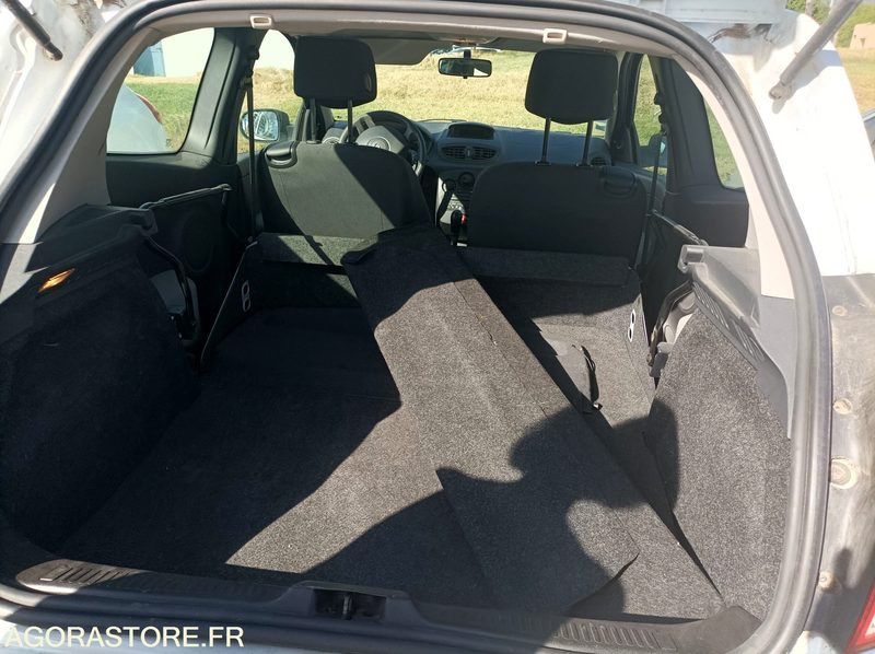 CLIO III 2010 2 places - Car: picture 4 CLIO III 2010 2 places - Car: picture 4