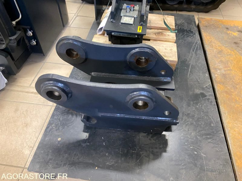 Coupleur hydraulique + 3 godets Neufs pour pelle 6T - Construction equipment: picture 3 Coupleur hydraulique + 3 godets Neufs pour pelle 6T - Construction equipment: picture 3