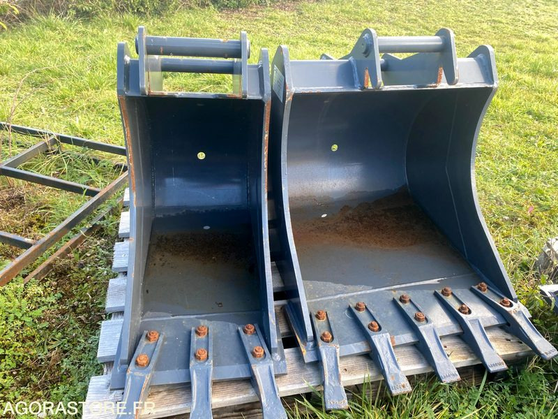 Coupleur hydraulique + 3 godets Neufs pour pelle 6T - Construction equipment: picture 2 Coupleur hydraulique + 3 godets Neufs pour pelle 6T - Construction equipment: picture 2