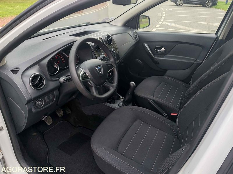DACIA SANDERO - 45500km - année 2020 - Car: picture 4 DACIA SANDERO - 45500km - année 2020 - Car: picture 4