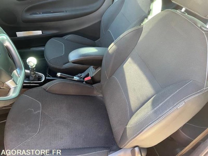 DS3SOCHIC PT 110cv. 11/2016. 107150 KM - Car: picture 5 DS3SOCHIC PT 110cv. 11/2016. 107150 KM - Car: picture 5
