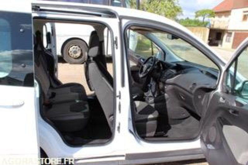FORD TOURNEO - 2017 - 178 348 KMS - EP426FZ - Small van: picture 5 FORD TOURNEO - 2017 - 178 348 KMS - EP426FZ - Small van: picture 5
