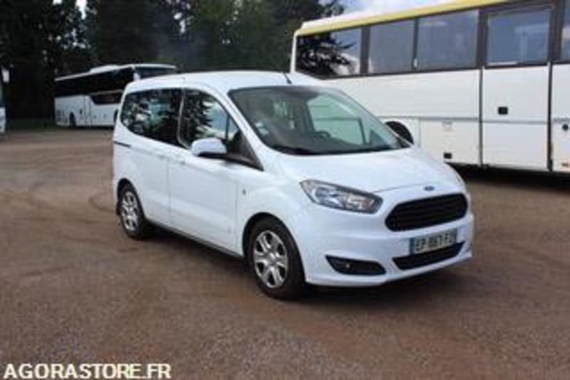 FORD TOURNEO - 2017 - 195 671 KMS - EP867FZ - Small van: picture 2 FORD TOURNEO - 2017 - 195 671 KMS - EP867FZ - Small van: picture 2