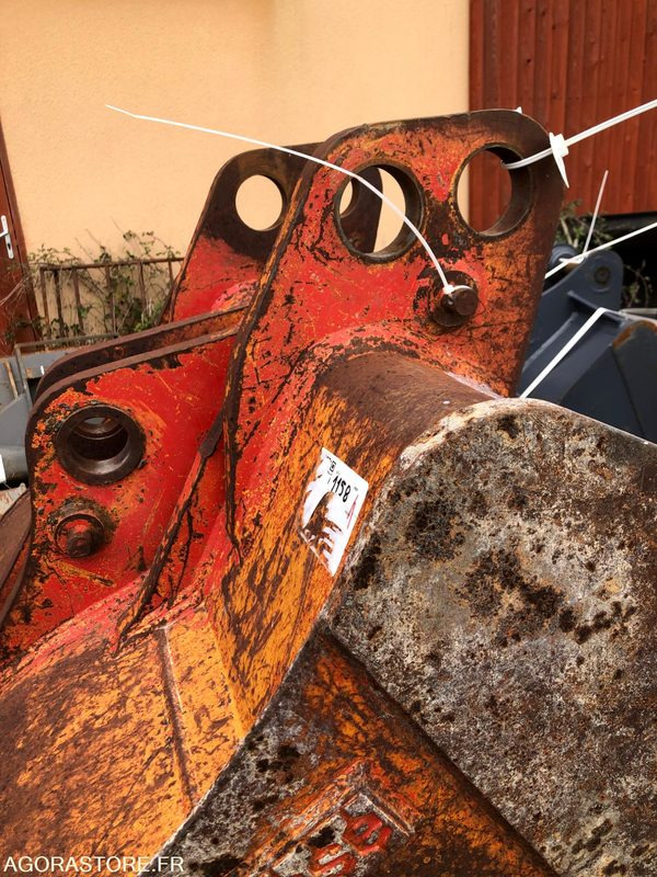 Godet CASE 110cm axes 60 et 75mm - Excavator bucket: picture 5 Godet CASE 110cm axes 60 et 75mm - Excavator bucket: picture 5