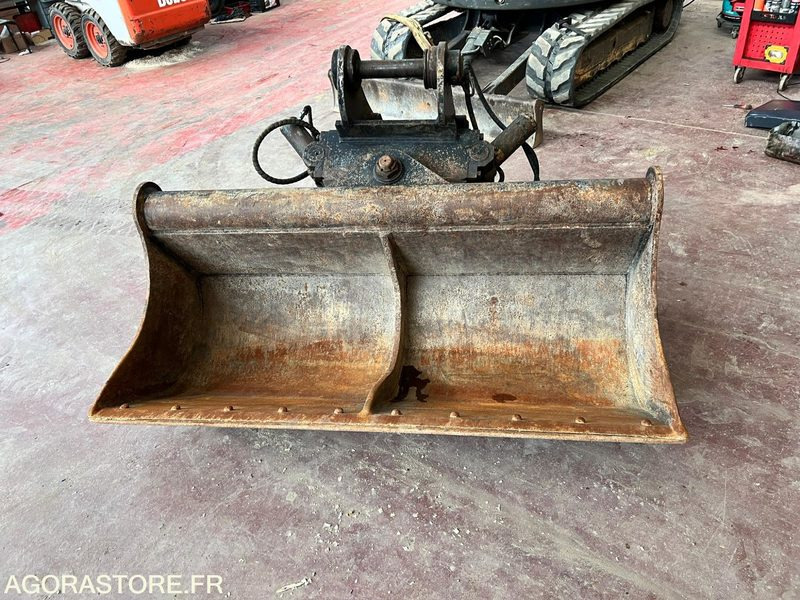 Godet de curage orientable tilt 2m THIERE pour pelle de 20T - Année 2011 - Construction equipment: picture 3 Godet de curage orientable tilt 2m THIERE pour pelle de 20T - Année 2011 - Construction equipment: picture 3