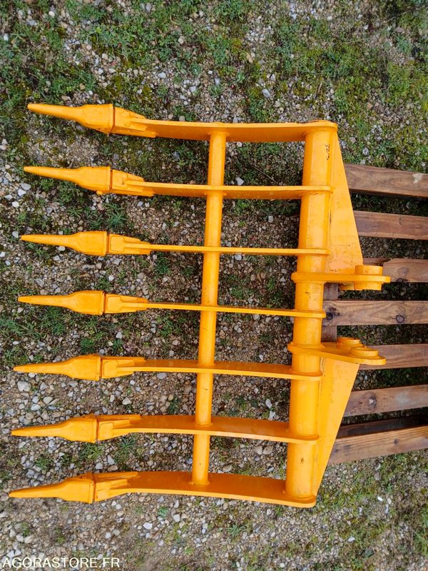 Godet râteau forestier 1100mm - Construction equipment: picture 1 Godet râteau forestier 1100mm - Construction equipment: picture 1